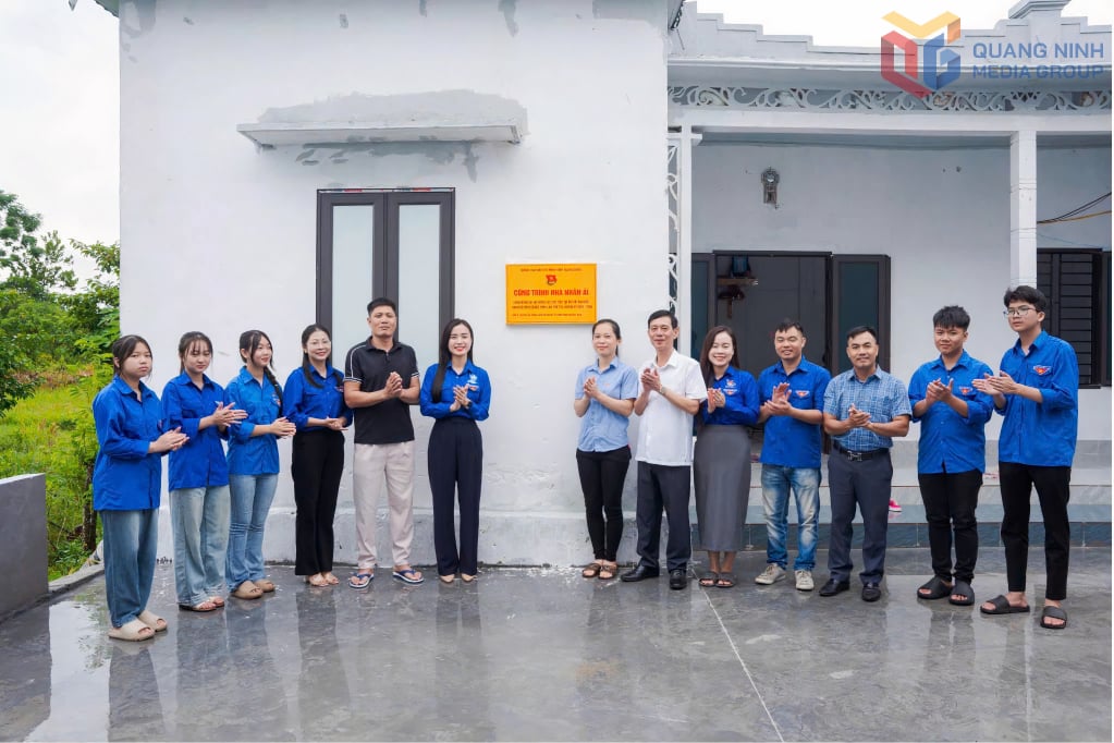 प्रांतीय युवा संघ ने अगस्त 2025 में सुश्री फाम थी हा के परिवार (हाई तिएन गांव, क्वांग डुक कम्यून) के लिए एक चैरिटी हाउस साइन की स्थापना का आयोजन किया।