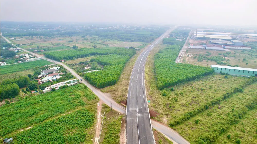 ផ្នែកផ្លូវល្បឿនលឿន Bien Hoa - Vung Tau ឆ្លងកាត់ទីក្រុងហូជីមិញ និង Dong Nai ត្រូវបានតភ្ជាប់។