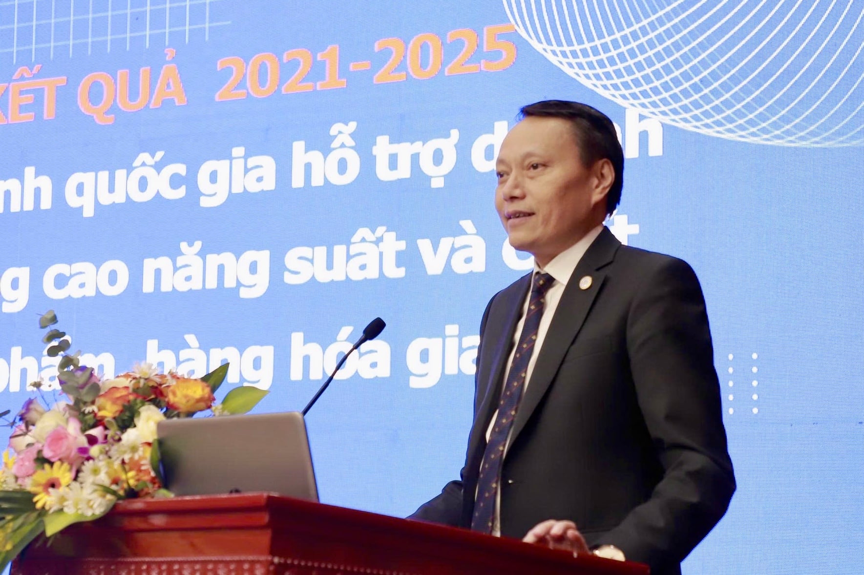 Đổi mới mạnh mẽ, chuyển đổi số đưa năng suất, chất lượng thành động lực tăng trưởng mới - Ảnh 2.