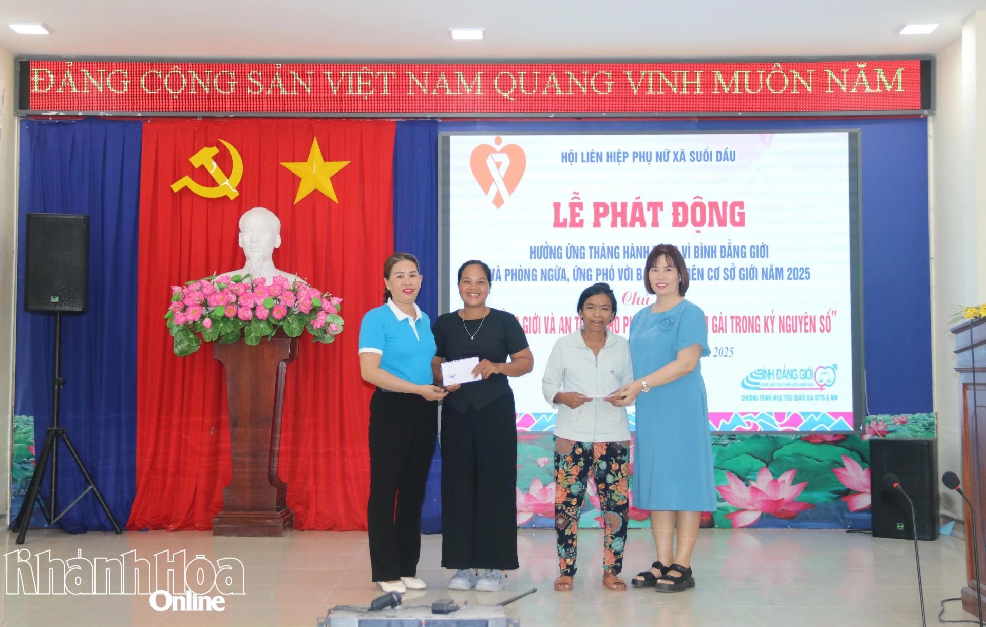 Жіноча спілка комуни надає підтримку жінкам-членам у забезпеченні засобів до існування.