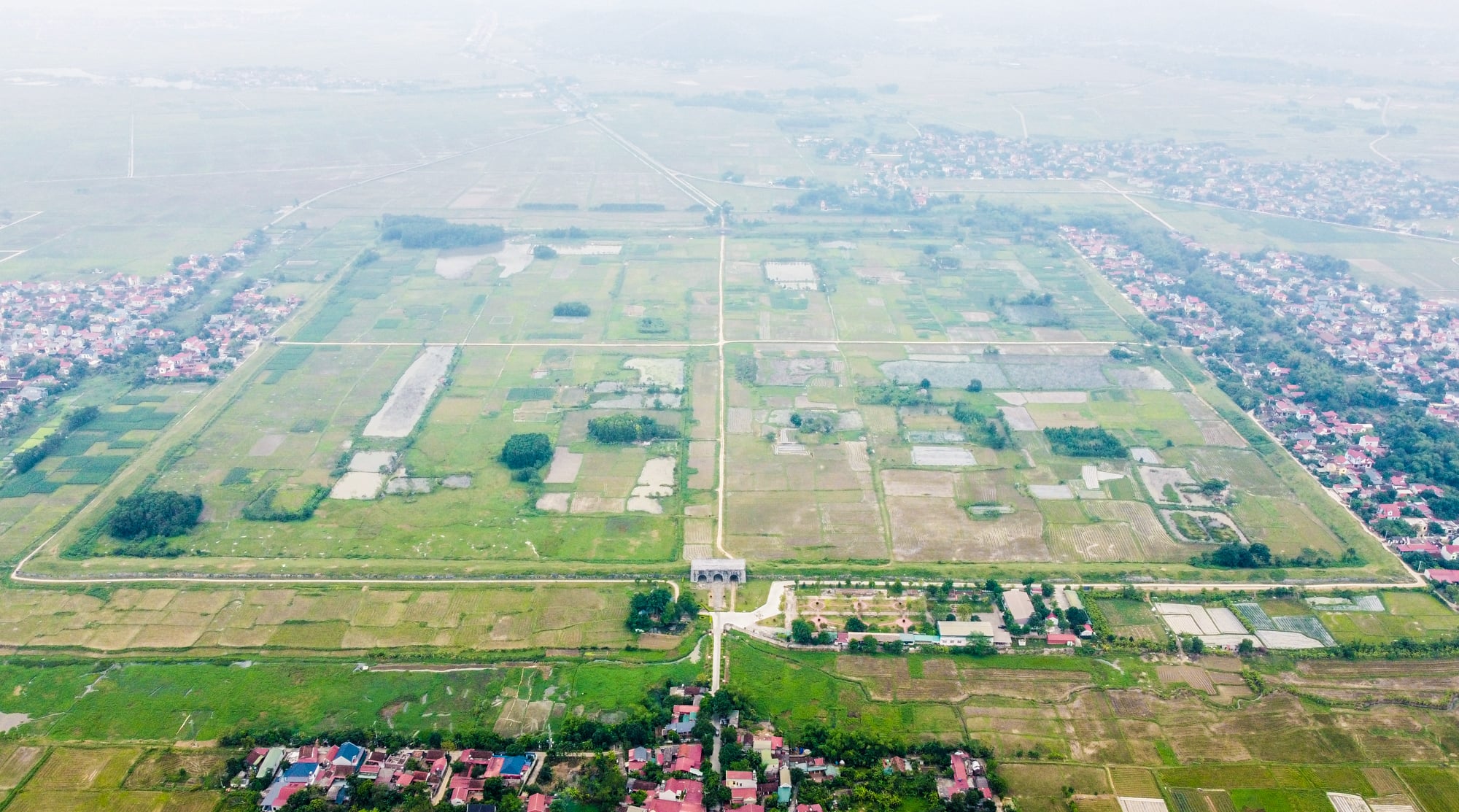 ស្វែងយល់​ពី​សម្រស់​ស្លែរ​នៃ​បន្ទាយ​រាជវង្សហូ​អាយុ​៦០០​ឆ្នាំ​នៅ Thanh Hoa - រូបថត ២.