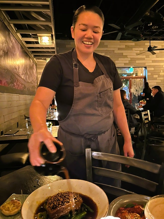 Đầu bếp gốc Việt chinh phục Las Vegas: 'Con cừu đen' thành niềm tự hào ẩm thực - Ảnh 2.