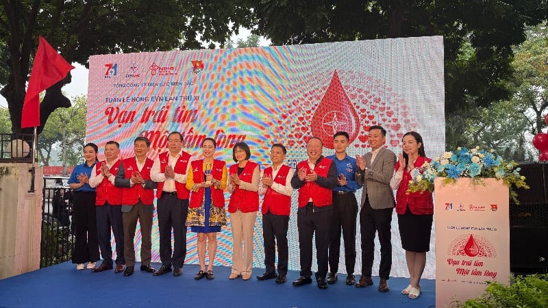 Deschiderea programului de donare voluntară de sânge ca răspuns la cea de-a 11-a Săptămână Roșie EVN.