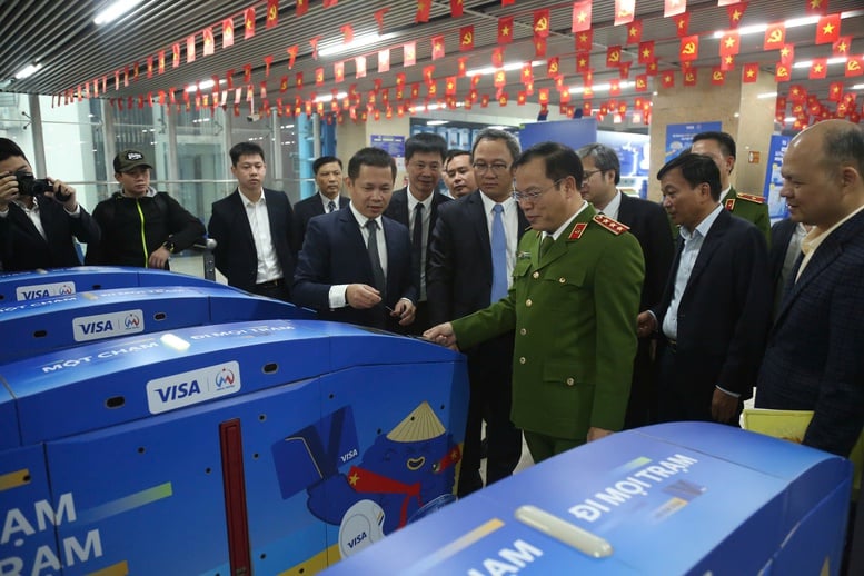 Tuyến Cát Linh-Hà Đông vận hành hệ thống soát vé tự động- Ảnh 1.