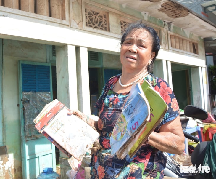 Nước lũ vẫn ngập sâu nhiều vùng Bình Thuận cũ - Ảnh 1.