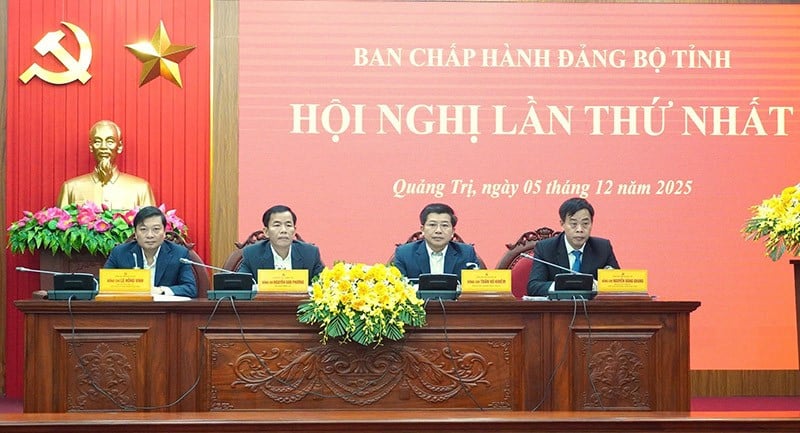 Para pemimpin provinsi Quang Tri memimpin konferensi tersebut.