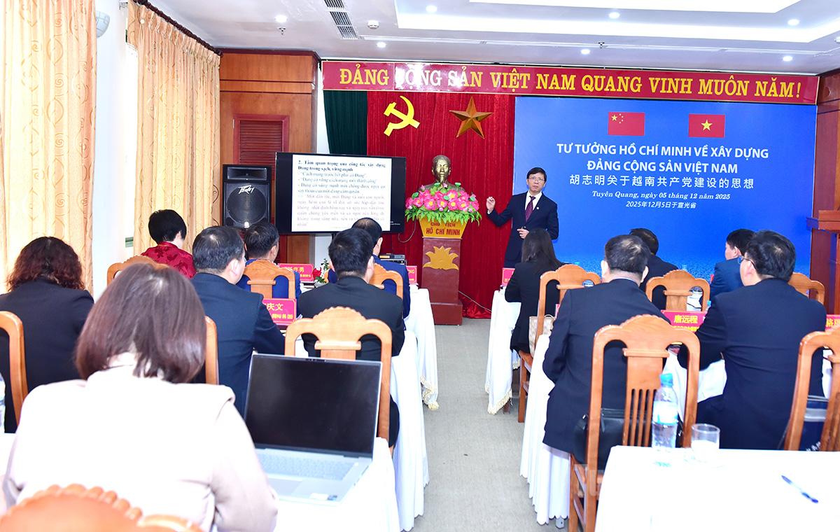 Associate Professor, Dr. Ly Viet Quang, lectured on the topic 