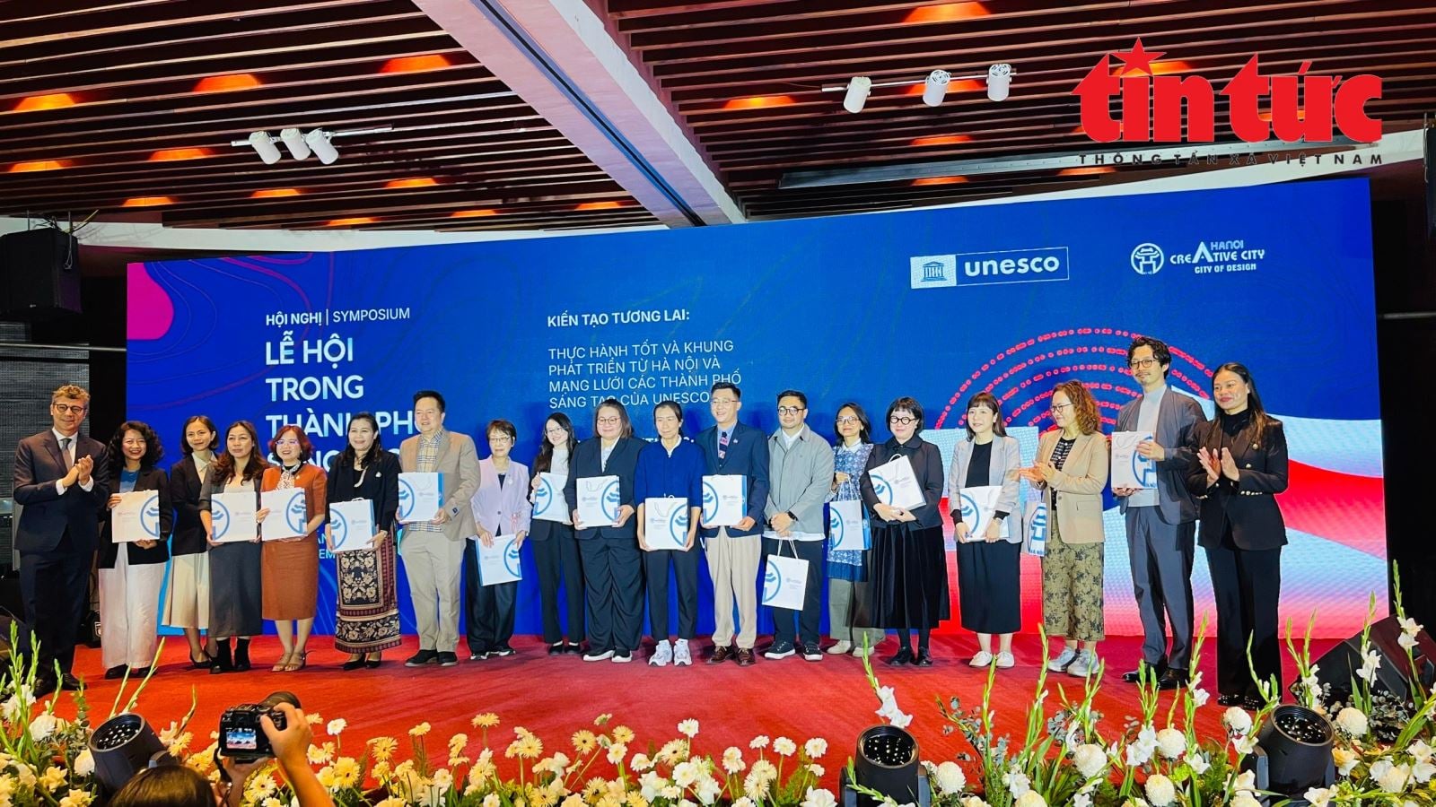 ຄຳບັນຍາຍຮູບ