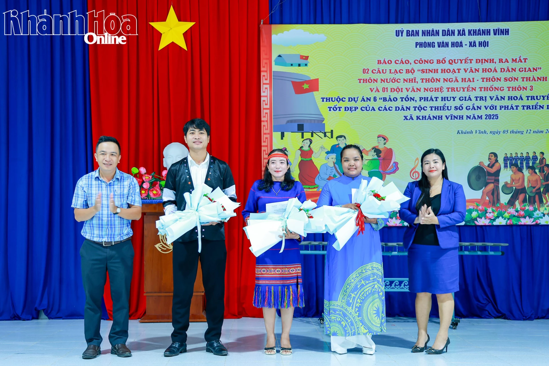 ថ្នាក់​ដឹកនាំ​ឃុំ Khanh Vinh បង្ហាញ​សេចក្តី​សម្រេច​ចិត្ត​បង្កើត​ឲ្យ​តំណាង​ក្លឹប​ចំនួន​២ និង​ក្រុម​សិល្បៈ។