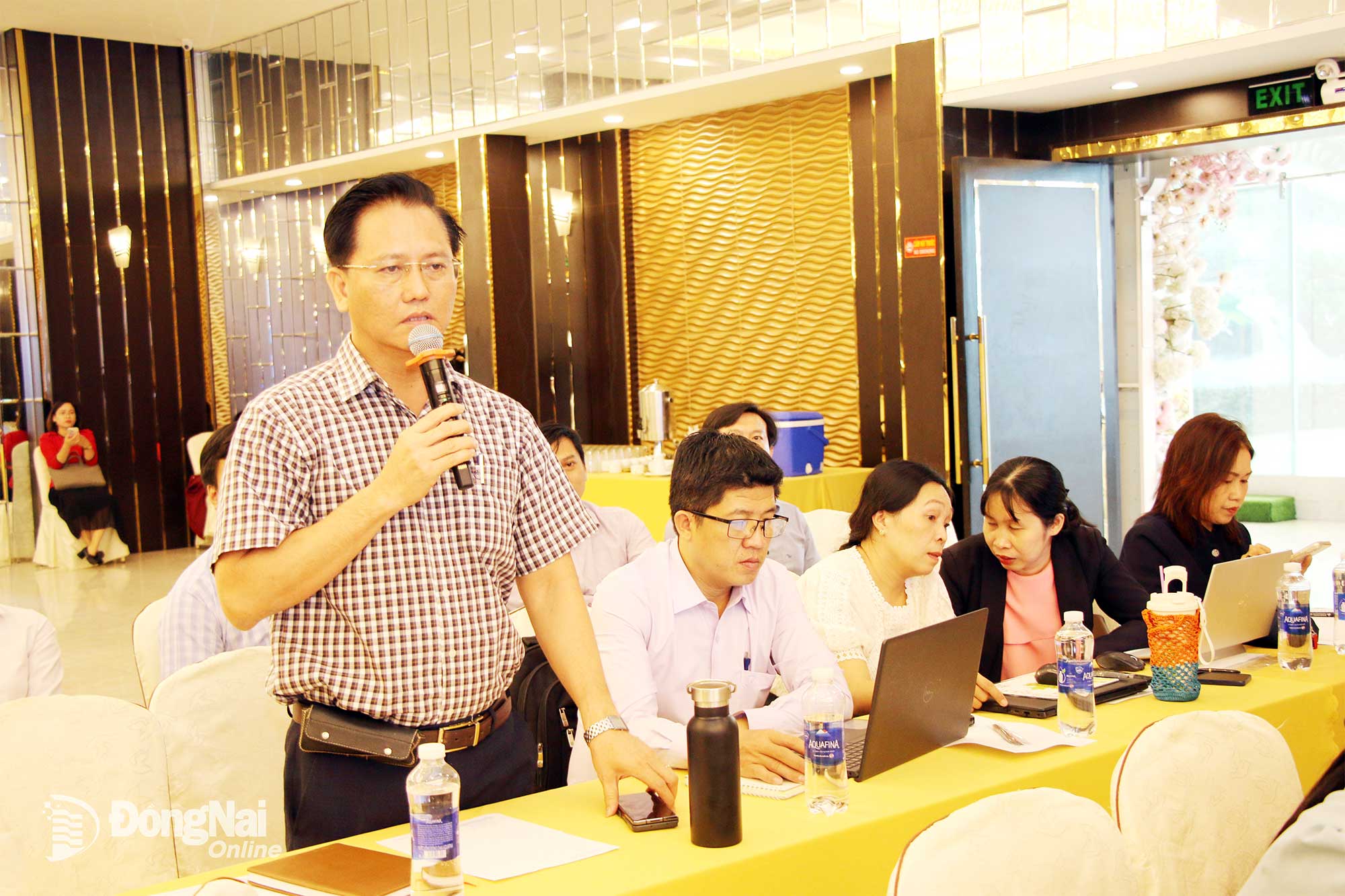 Представители Народных комитетов районов и коммун Донгная обменялись мнениями на конференции. Фото: Хай Цюань