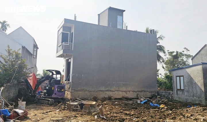 Rumah keluarga Encik Do Van Huu telah dipindahkan dari tanah keluarga Puan Tran Thi Kim Loan.