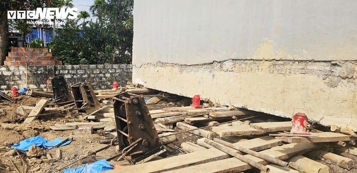 Perpindahan rumah mengambil masa lebih lama daripada jangkaan berikutan sistem winch yang digunakan untuk menarik rumah sentiasa mengalami masalah.