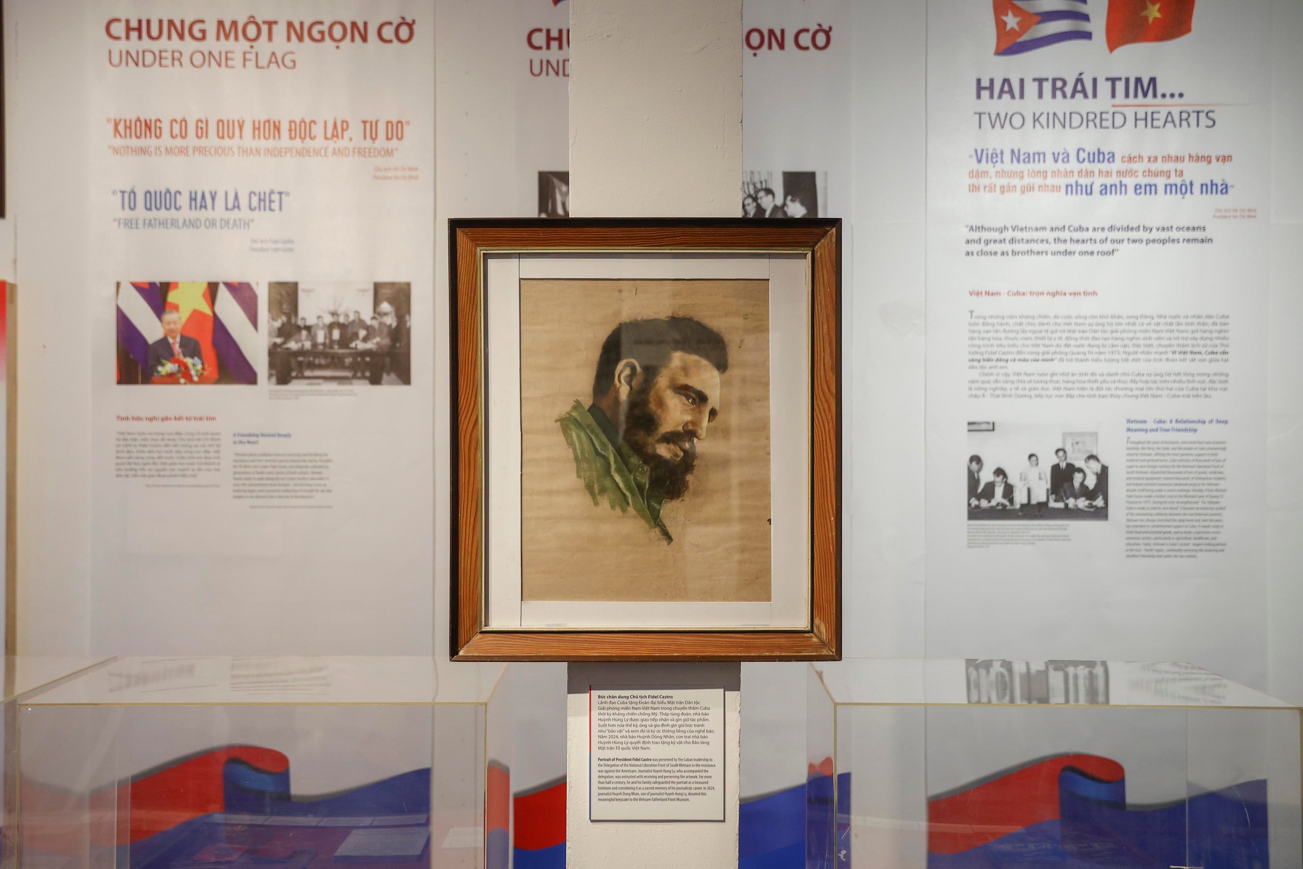 Triển lãm bức họa qúy về Chủ tịch Fidel Castro và tình hữu nghị Việt - Cuba - Ảnh 1.