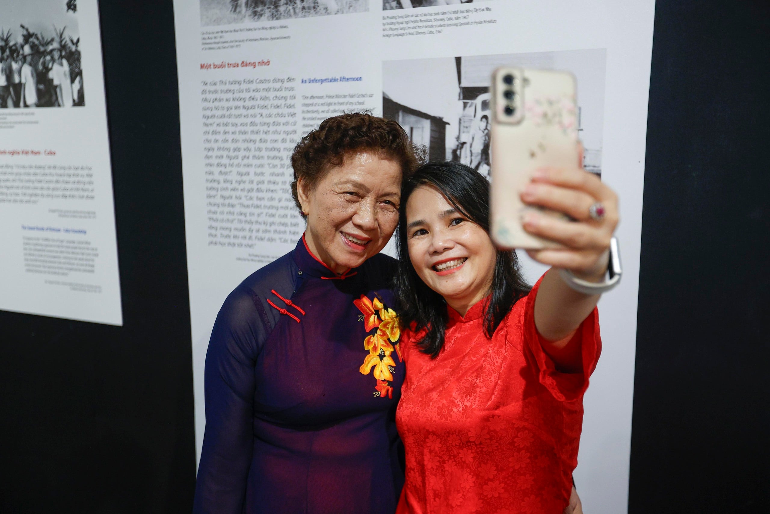 Triển lãm bức họa qúy về Chủ tịch Fidel Castro và tình hữu nghị Việt - Cuba - Ảnh 14.