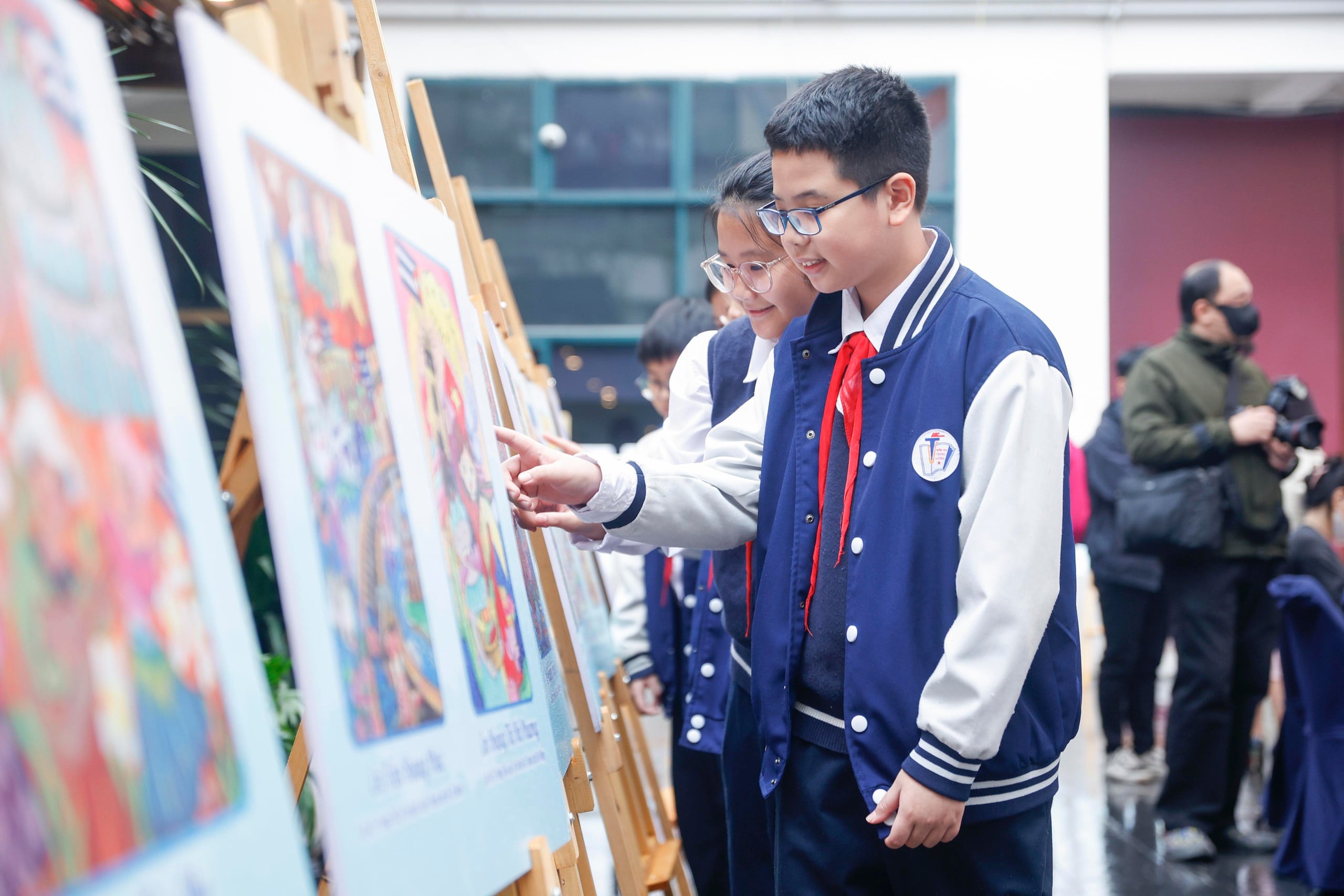 Triển lãm bức họa qúy về Chủ tịch Fidel Castro và tình hữu nghị Việt - Cuba - Ảnh 15.