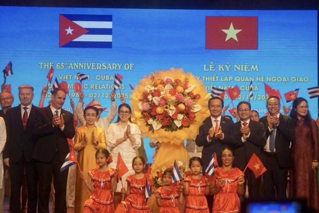 - Foto 1. - Ảnh 1.