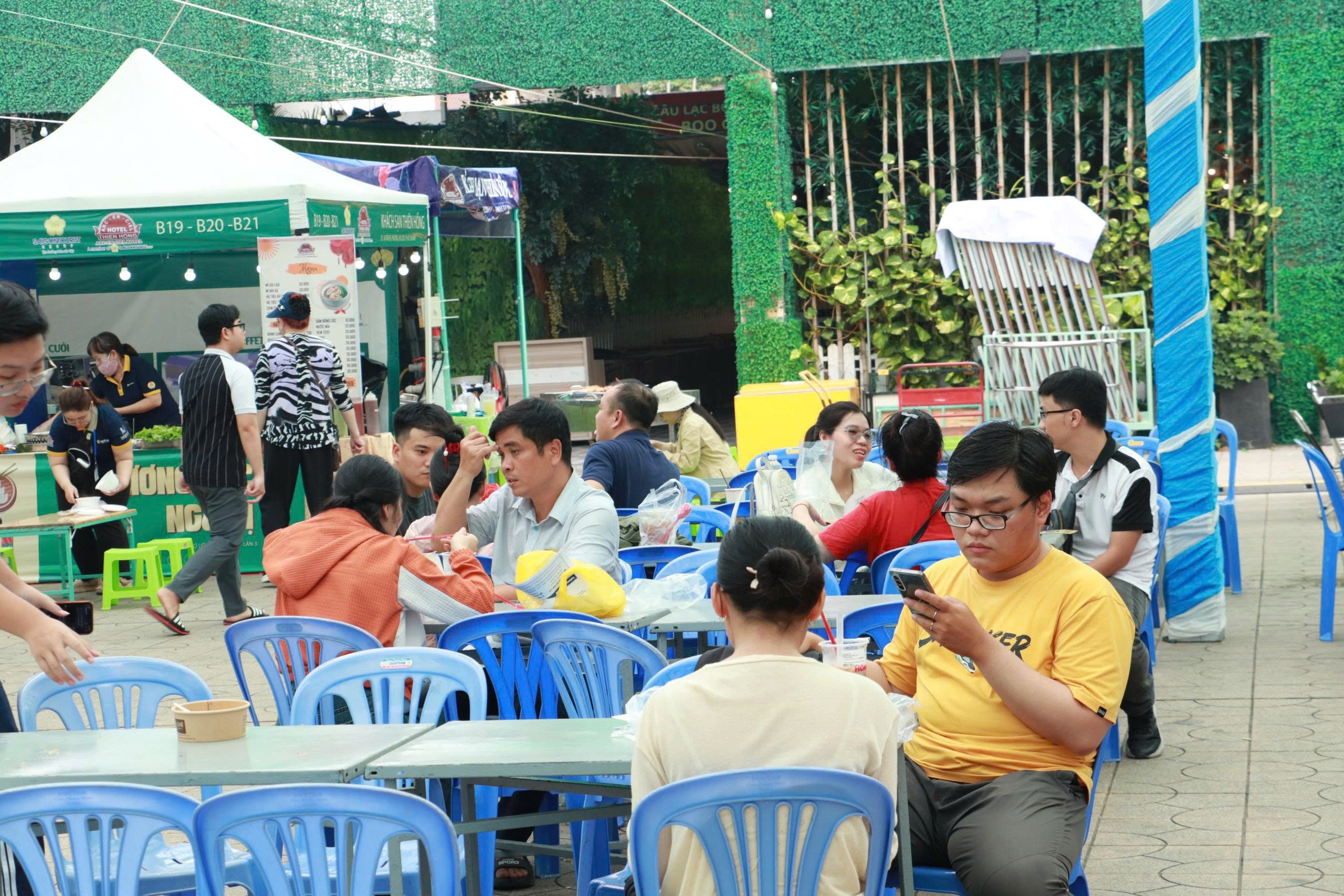 Lễ hội ẩm thực Chợ Lớn: Tấp nập khách đến thưởng thức trăm món ngon - Ảnh 6.