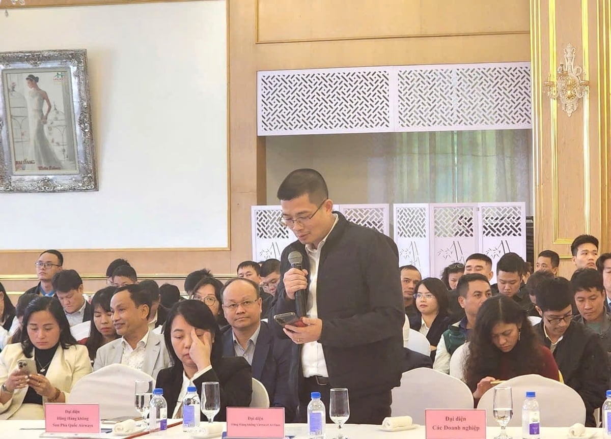 ຜູ້ຕາງໜ້າບໍລິສັດການບິນ Vietravel ແບ່ງປັນຄວາມຫຍຸ້ງຍາກ ແລະ ສະເໜີບັນດາວິທີແກ້ໄຂເພື່ອຜ່ານຜ່າການພັດທະນາການທ່ອງທ່ຽວຕິດພັນກັບການບິນ. ພາບ: ດິງມົວ. Đại diện hãng hàng không Vietravel Airlines chia sẻ những khó khăn và kiến nghị giải pháp để tháo gỡ trong phát triển du lịch gắn với hàng không. Ảnh: Đinh Mười.