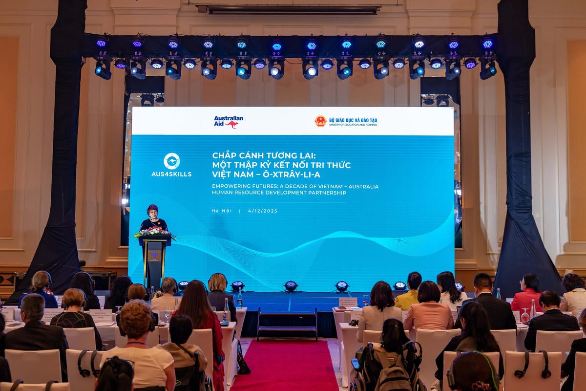 Dr. Nguyen Thu Thuy docens, az Oktatási és Képzési Minisztérium Nemzetközi Együttműködési Osztályának igazgatója felszólalt a workshopon.