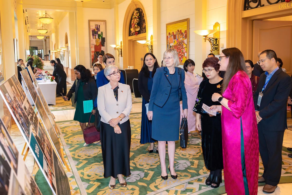 A küldöttek a workshopon cseréltek eszmét.