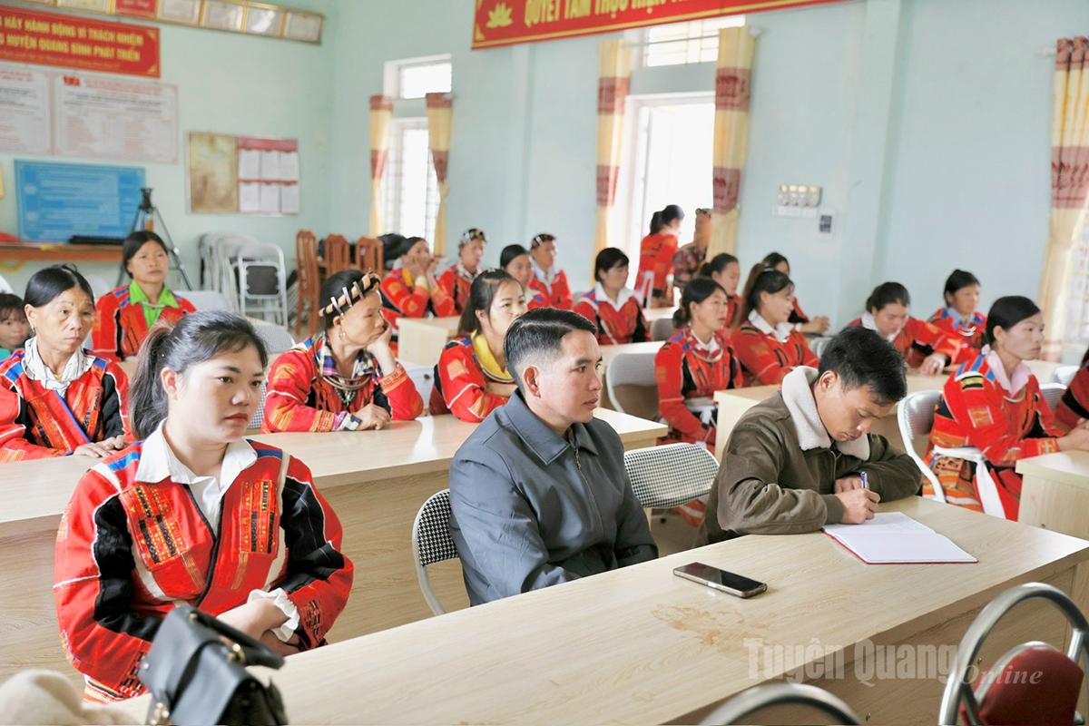 کلاس میں طلباء کی کثیر تعداد نے شرکت کی۔