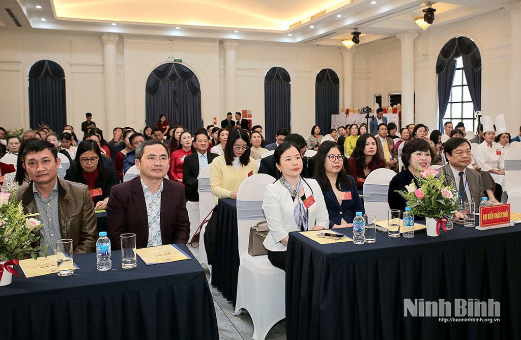 គណៈប្រតិភូដែលចូលរួមក្នុងសភា។