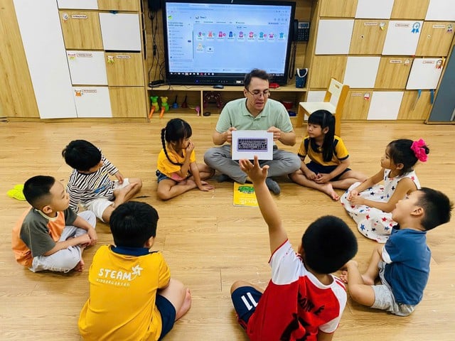 Giáo dục kỹ năng số cho trẻ nhưng không phụ thuộc màn hình - Ảnh 3.