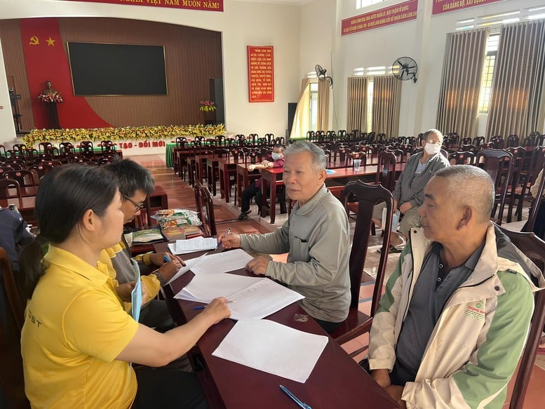 Bắt đầu chi trả gộp 3 tháng lương hưu, trợ cấp BHXH tại 4 tỉnh- Ảnh 1.