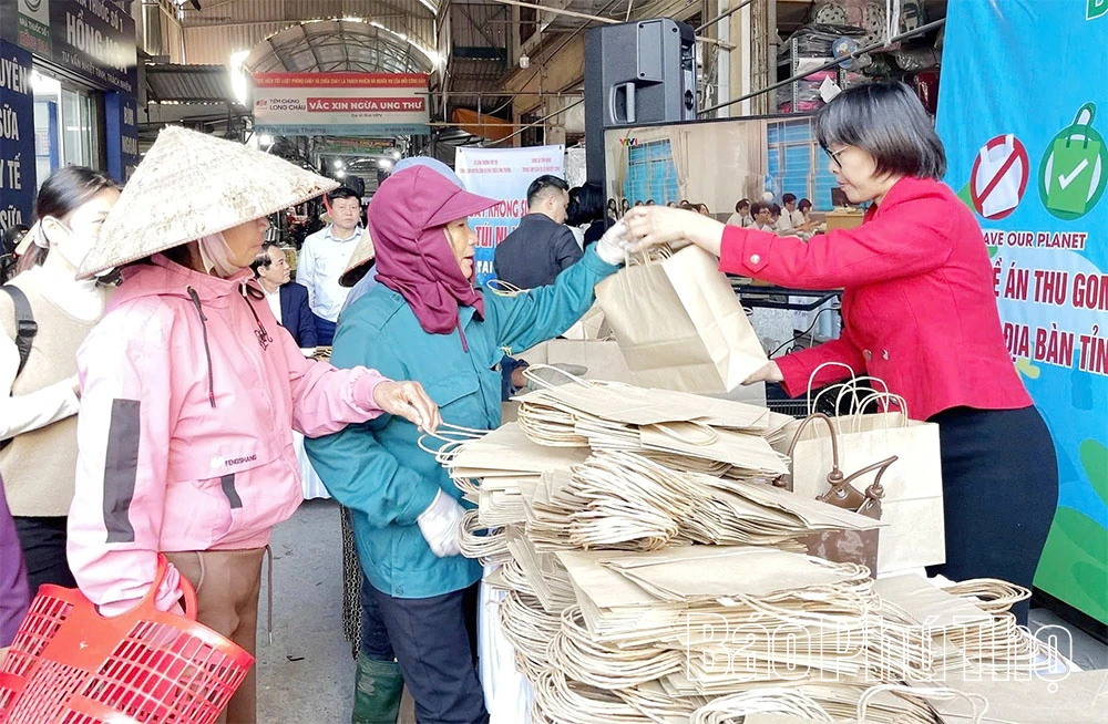 លើកកម្ពស់ការយល់ដឹងអំពីការកាត់បន្ថយសំណល់ប្លាស្ទិក និងអនាម័យបរិស្ថាន