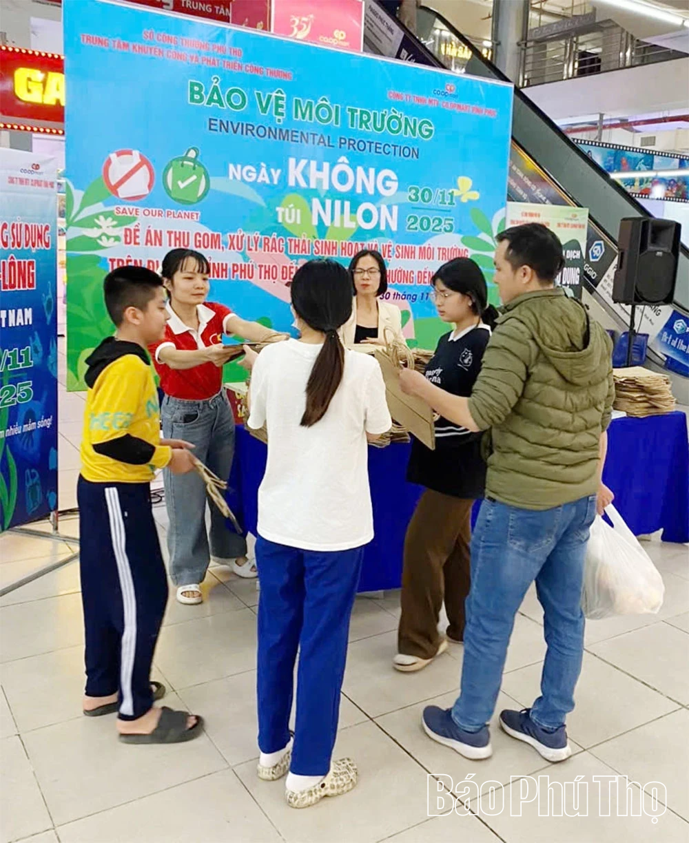 លើកកម្ពស់ការយល់ដឹងអំពីការកាត់បន្ថយសំណល់ប្លាស្ទិក និងអនាម័យបរិស្ថាន