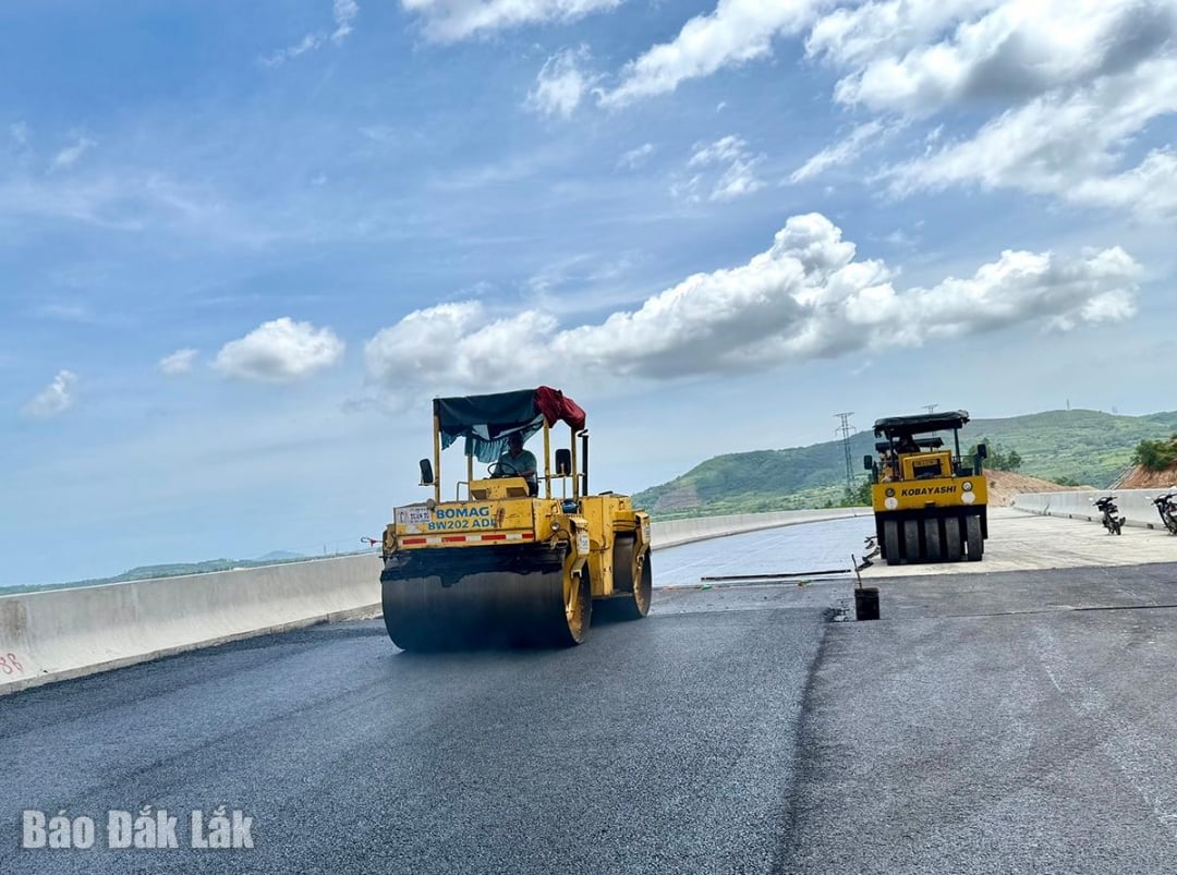Dodavatel stavebního úseku severojižní dálnice přes provincii Dak Lak.