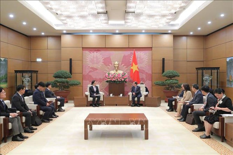 Samsung sẵn sàng hỗ trợ doanh nghiệp Việt Nam tham gia sâu hơn vào chuỗi cung ứng toàn cầu- Ảnh 2.