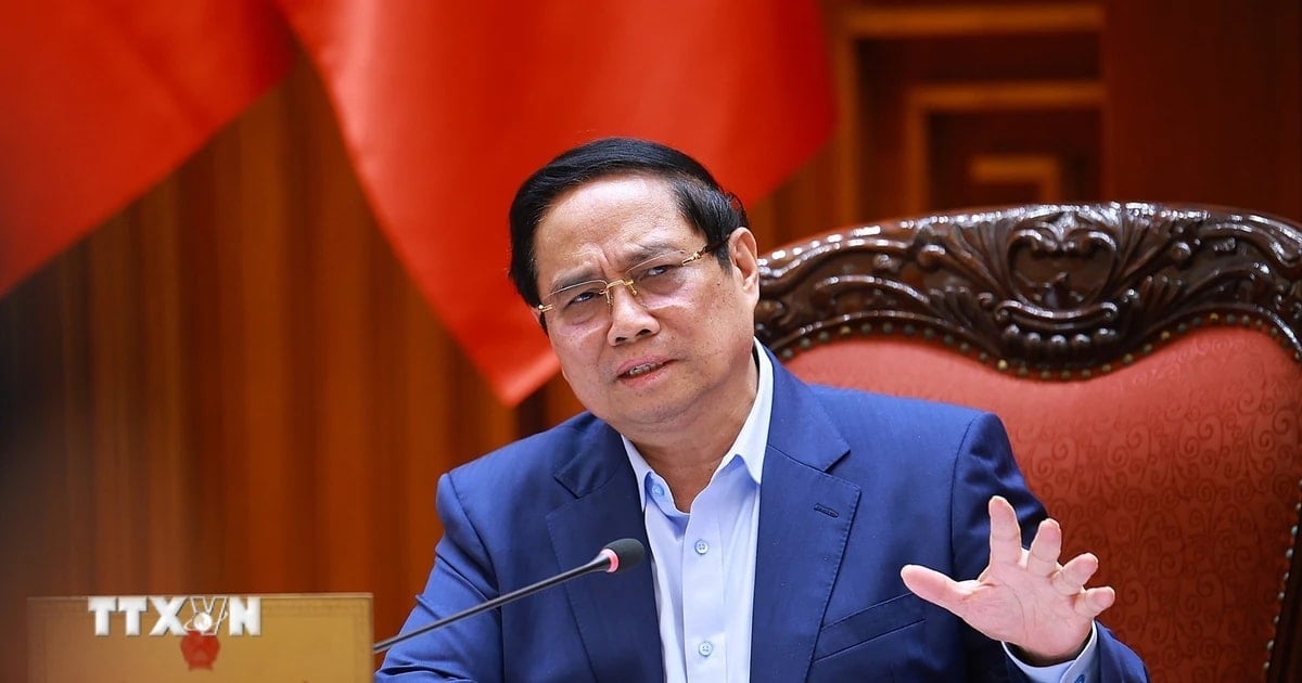 Premier Pham Minh Chinh leidde een vergadering over het project om verzakkingen, aardverschuivingen, overstromingen, droogte en zoutwaterinfiltratie in de Mekongdelta tot 2035 te voorkomen, met een visie tot 2050. (Foto: Duong Giang/VNA)