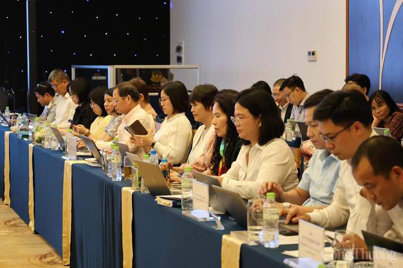 Afgevaardigden die de conferentie bijwonen.