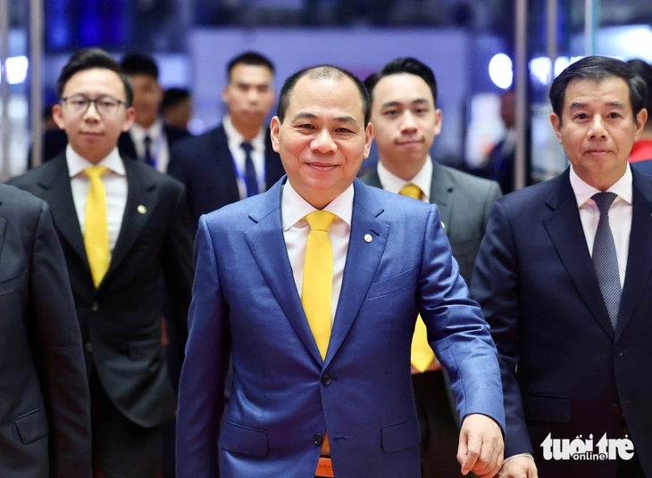 Tỉ phú Phạm Nhật Vượng, 2 con trai cùng dàn khách VIP tại đêm trao giải thưởng VinFuture - Ảnh 1.