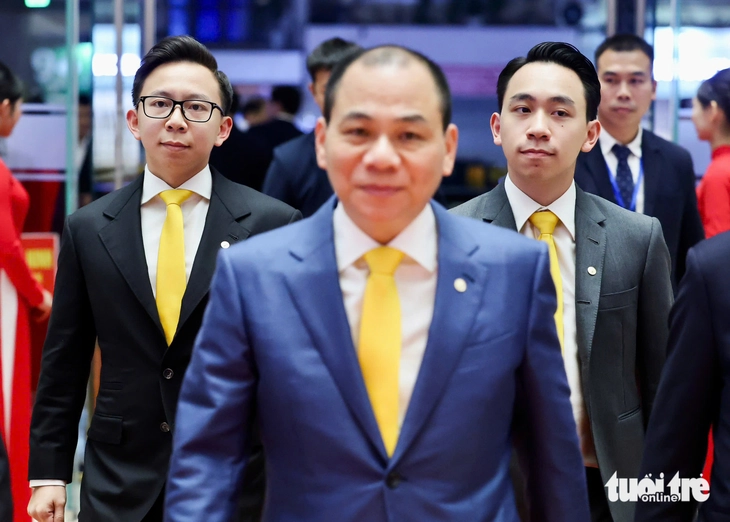 Tỉ phú Phạm Nhật Vượng, 2 con trai cùng dàn khách VIP tại đêm trao giải thưởng VinFuture - Ảnh 5.