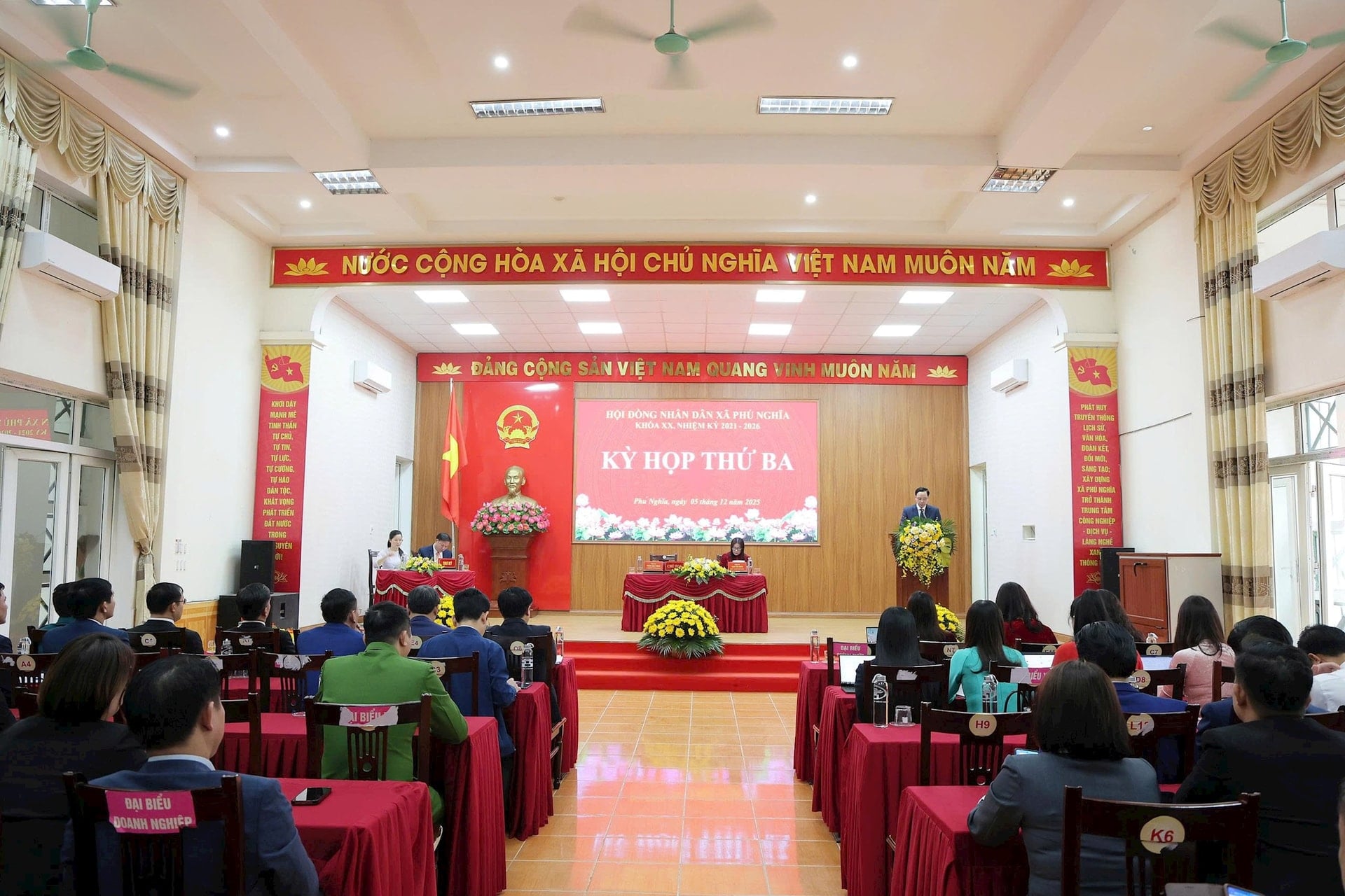 HĐND xã Phú Nghĩa thảo luận, xem xét, thông qua 5 nghị quyết quan trọng- Ảnh 1.