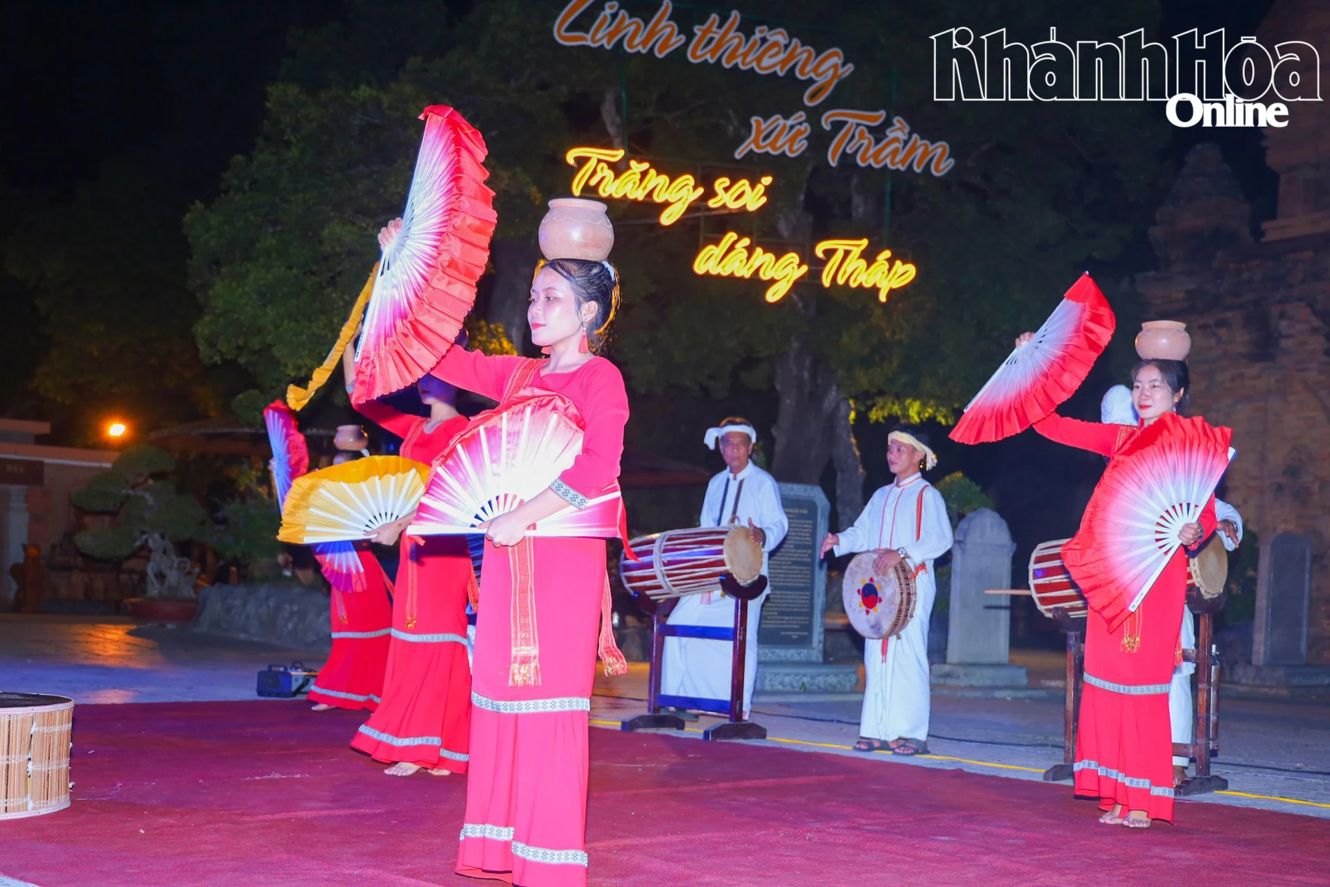 Cham folk dance performance in the program