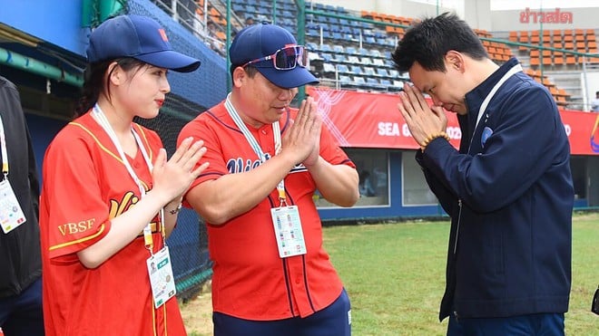 Thajský ministr se osobně omluvil vietnamským sportovcům, setká se s trenérem Kim Sang-sikem a jeho týmem ohledně incidentu s hymnou - Foto 2. Bộ trưởng Thái Lan đích thân xin lỗi VĐV Việt Nam, sẽ gặp thầy trò HLV Kim Sang-sik về vụ Quốc ca- Ảnh 2.