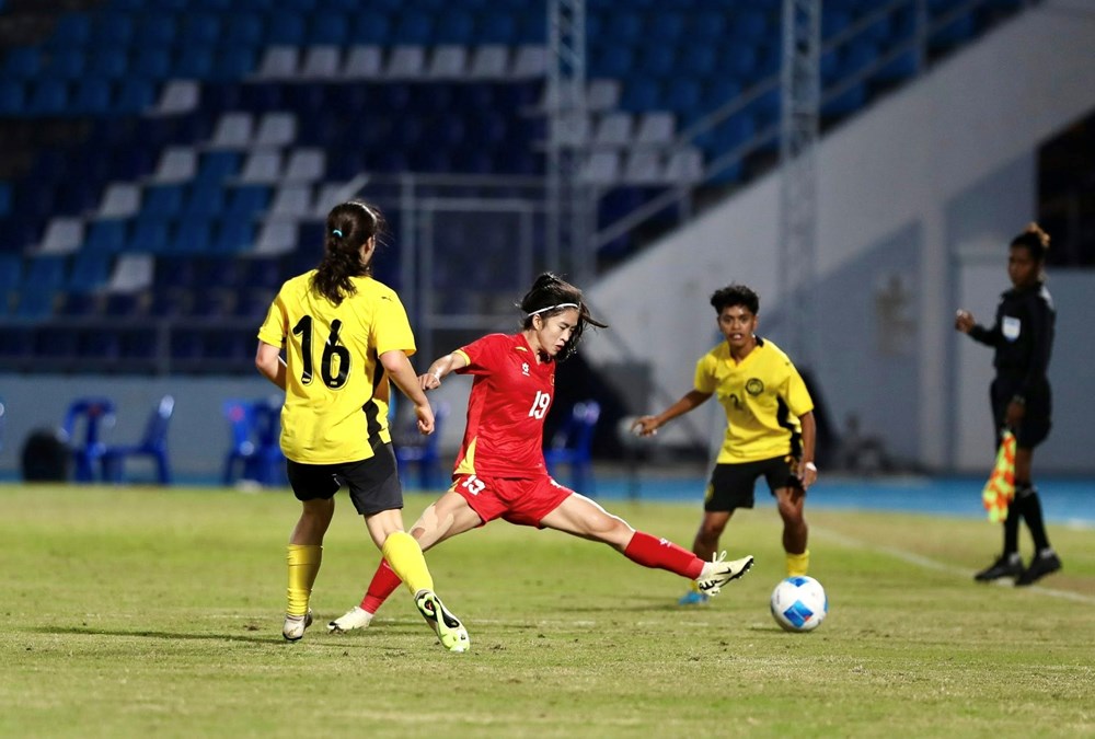 Vietnamský ženský fotbalový tým s přehledem zvítězil nad Malajsií - foto 2