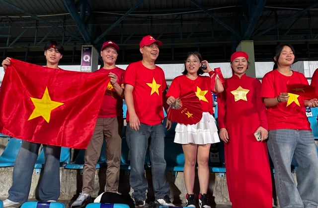 'Hot boy' hai dòng máu giỏi cả tiếng Việt và Thái: Hết mình vì đội tuyển nữ Việt Nam- Ảnh 2.