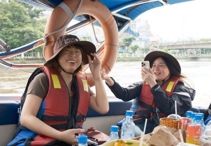 ពាក់កណ្តាលថ្ងៃនៅលើទូកដើម្បីរុករក Binh Duong - Cu Chi - ២