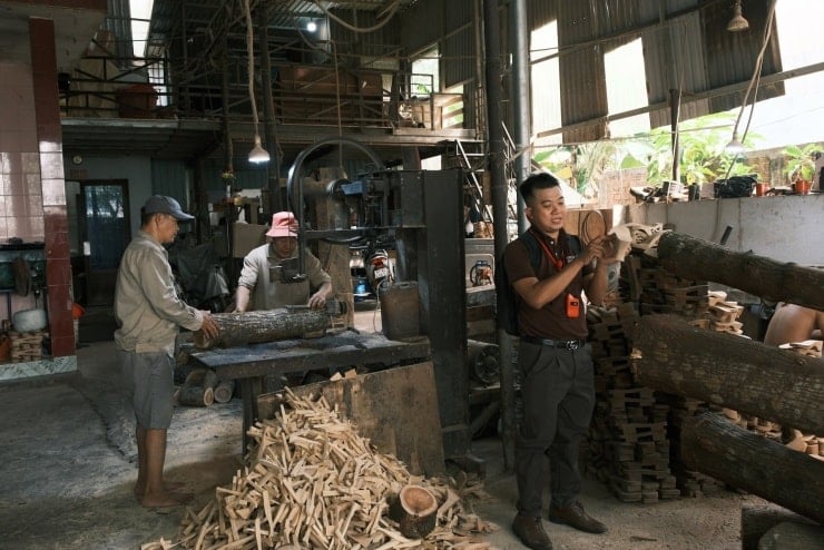 سیاح کیو چی ٹنل سسٹم کو دیکھنے کے لیے قطار میں کھڑے ہیں۔