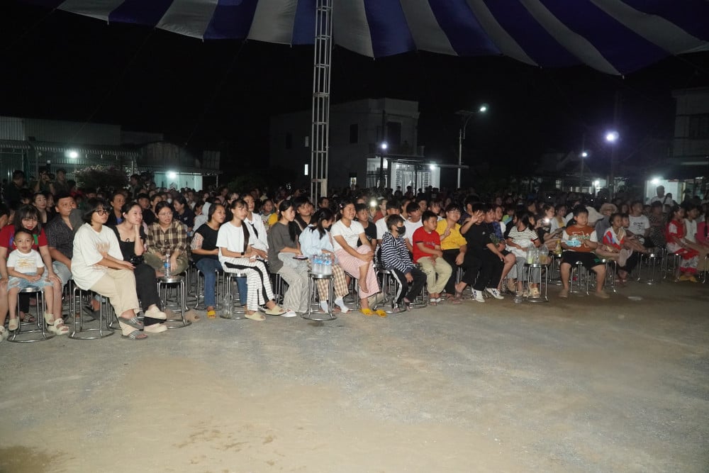 ការចាក់បញ្ចាំងភាពយន្តប្រពៃណីរបស់កងកម្លាំងប្រដាប់អាវុធយោធភូមិភាគទី៧ និងខ្សែភាពយន្តភ្លៀងក្រហម