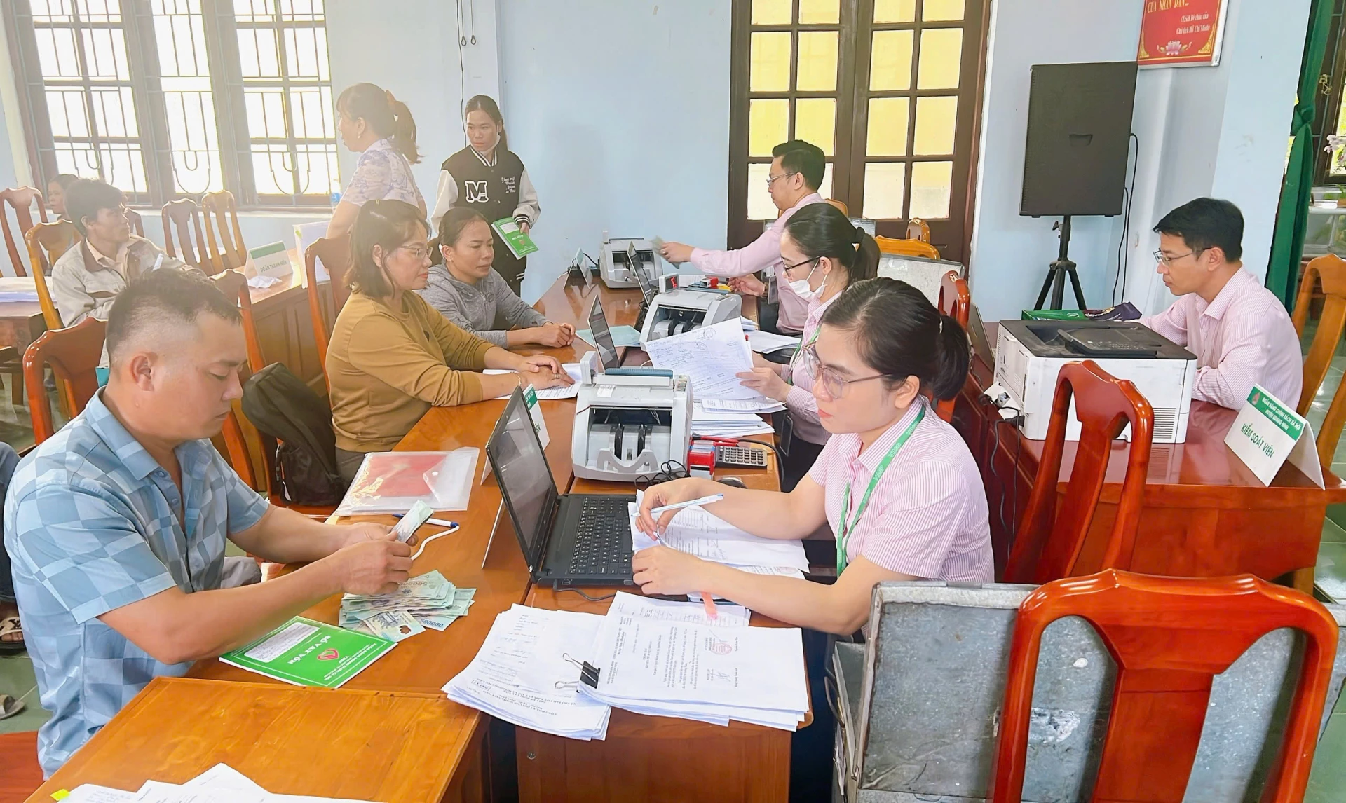 Grâce aux groupes d'épargne et de crédit, les citoyens bénéficient d'un accès rapide à des prêts à taux préférentiels. - Photo : T.P.