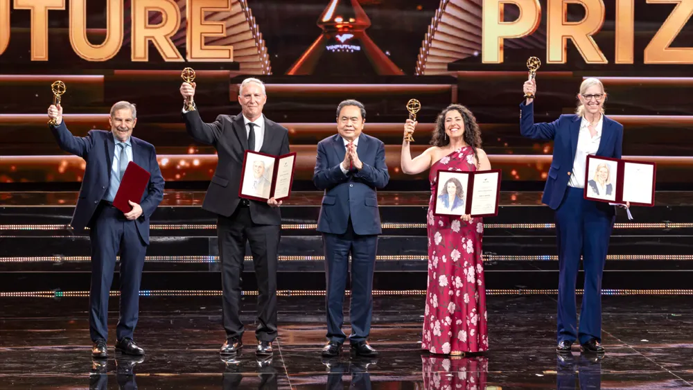 ប្រធានរដ្ឋសភាលោក Tran Thanh Man ប្រគល់រង្វាន់ Vinfuture 2025 ដល់អ្នកវិទ្យាសាស្ត្រ