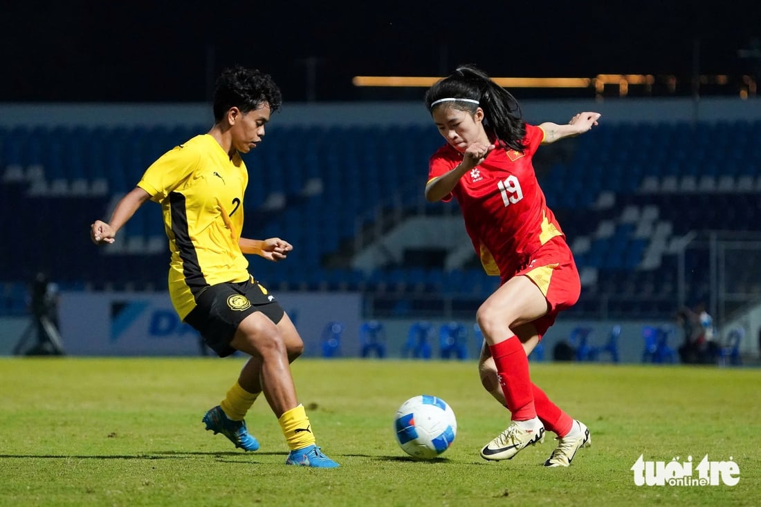 Hot girl Thanh Nhã bất lực 'phá lưới' Malaysia dù Việt Nam thắng 7-0 - Ảnh 2.