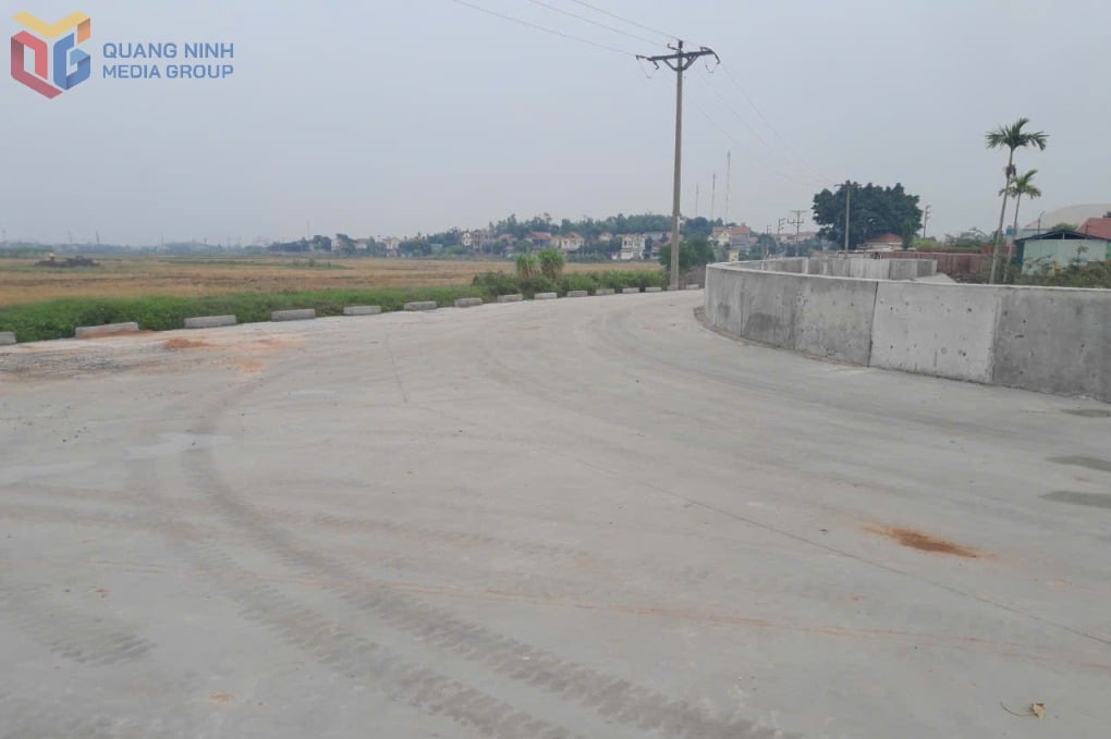 Część wału Hong Phong-Hung Dao (dzielnica Dong Trieu) po wzmocnieniu i modernizacji.