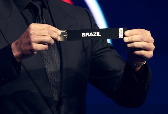 ក្តៅៗ៖ ក្រុមបាល់ទាត់ពិភពលោក 2026 ដ៏គួរឱ្យរំភើបចំនួន 8 ក្រុម លោកប្រធានាធិបតី Trump ទទួលបានពានរង្វាន់ចម្លែកពី FIFA - រូបថត 3 Nóng: 8 bảng đấu World Cup 2026 cực gay cấn, Tổng thống Trump nhận giải thưởng lạ từ FIFA- Ảnh 3.