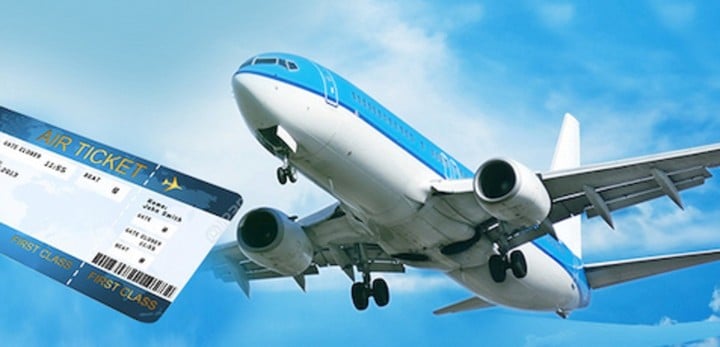 A muchas personas les resulta difícil comprar billetes de avión para el Tet 2026 debido a los altos precios y la escasez. (Foto ilustrativa)